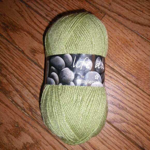 1 Skein Life DK by Stylecraft Wool Blend Yarn - Color Fern - 326 yds. - Picture 1 of 1